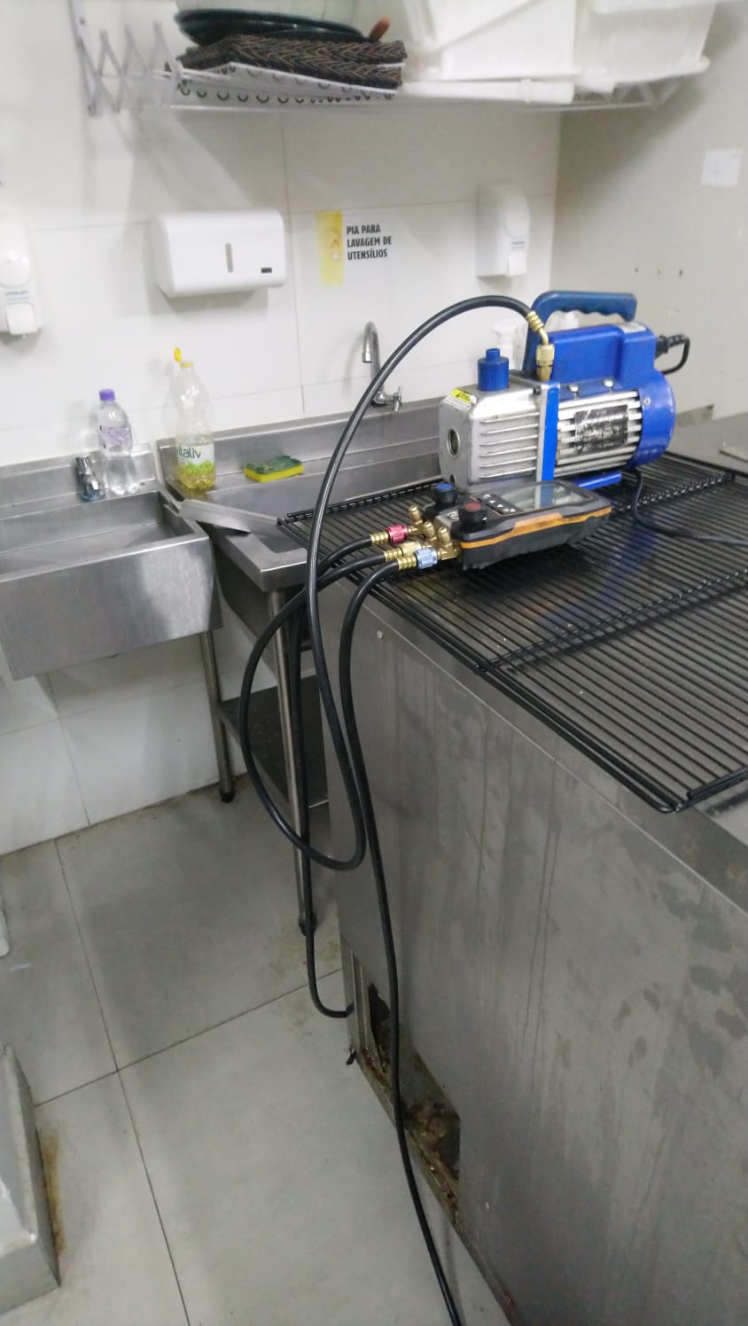 Atendimento em cozinha industrial